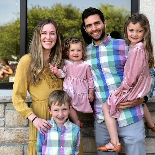 fuqua daytime mba students steve and kelly mccarthy and their children
